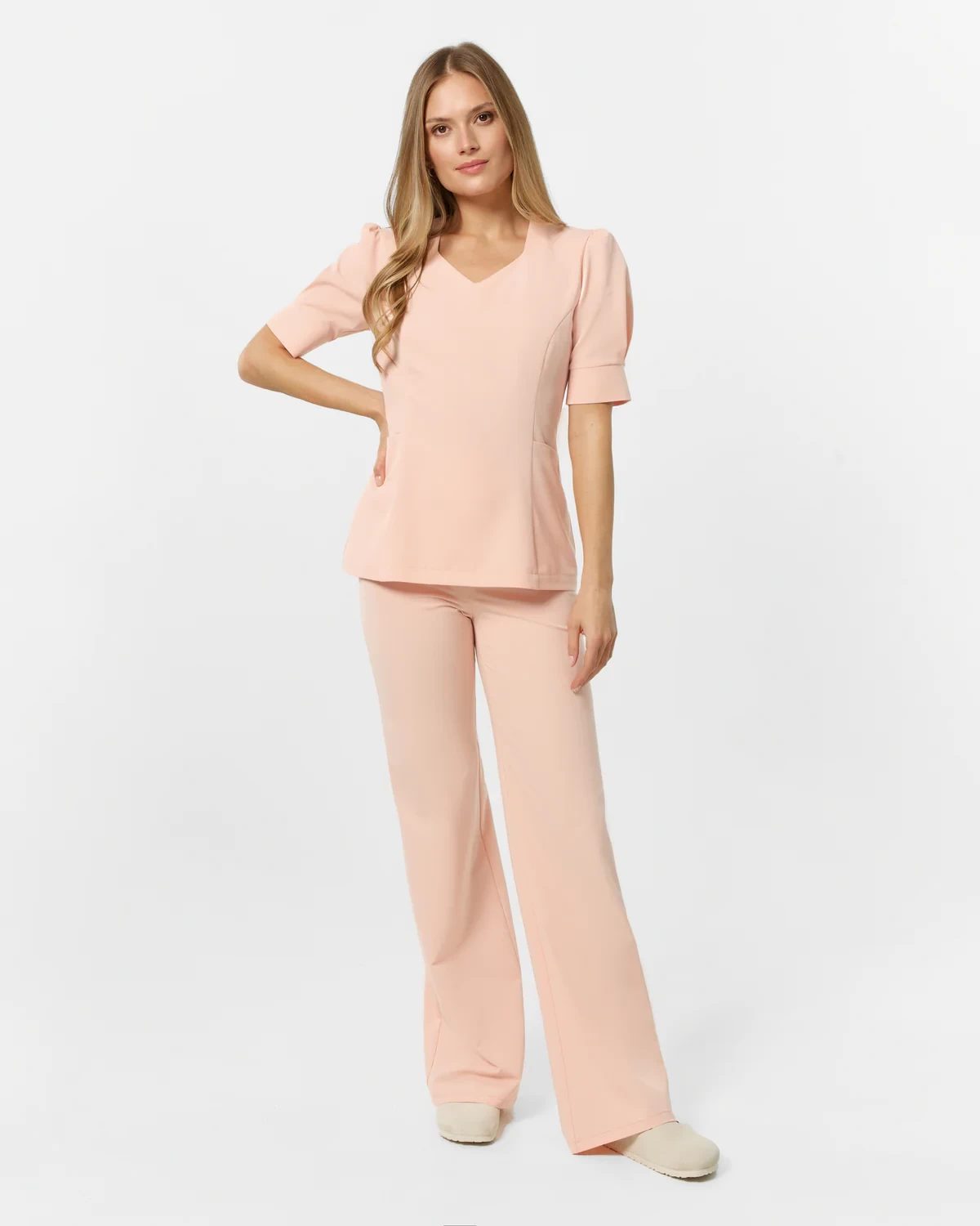 Spodnie medyczne damskie z szeroką nogawką - Apricot Pink - Jasny róż pastelowy